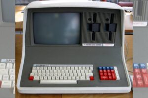 Ordinateur Intertec Superbrain / Photo Wikipédia