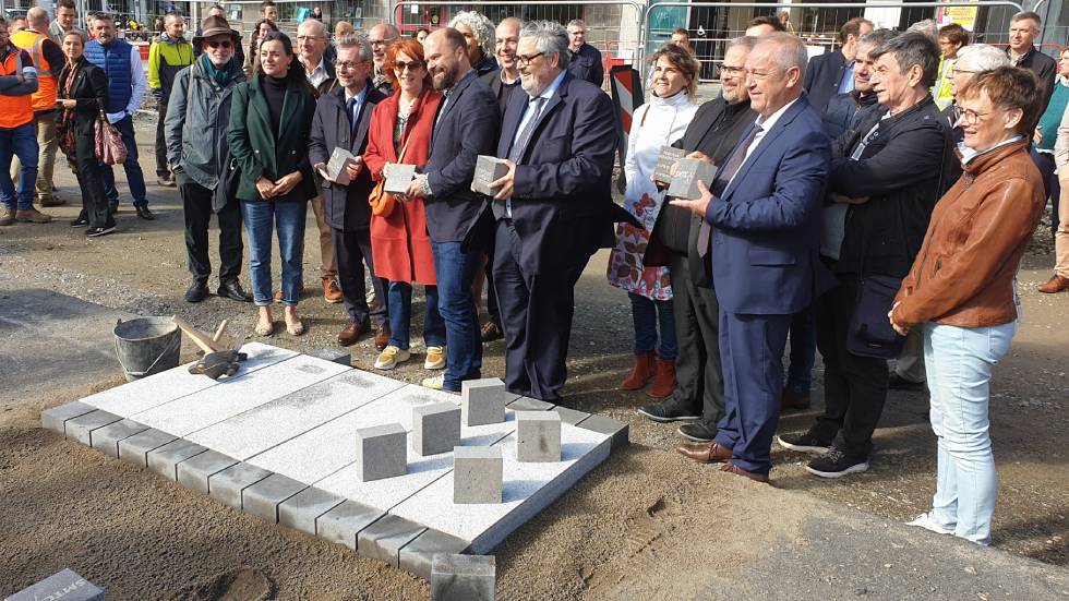 Pose des premiers pavés rue Ballainvilliers / Photo 7 Jours à Clermont