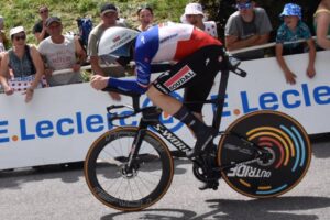 Rémi Cavagna en contre la montre individuel sur le Tour de France 2023 / Photo Wikipédia