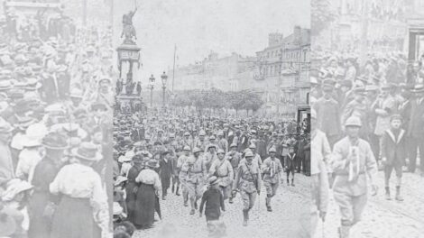 La liesse place de Jaude du 11 novembre 1918 décrite par Desdevises Du Dézert / Photo Ville de Clermont