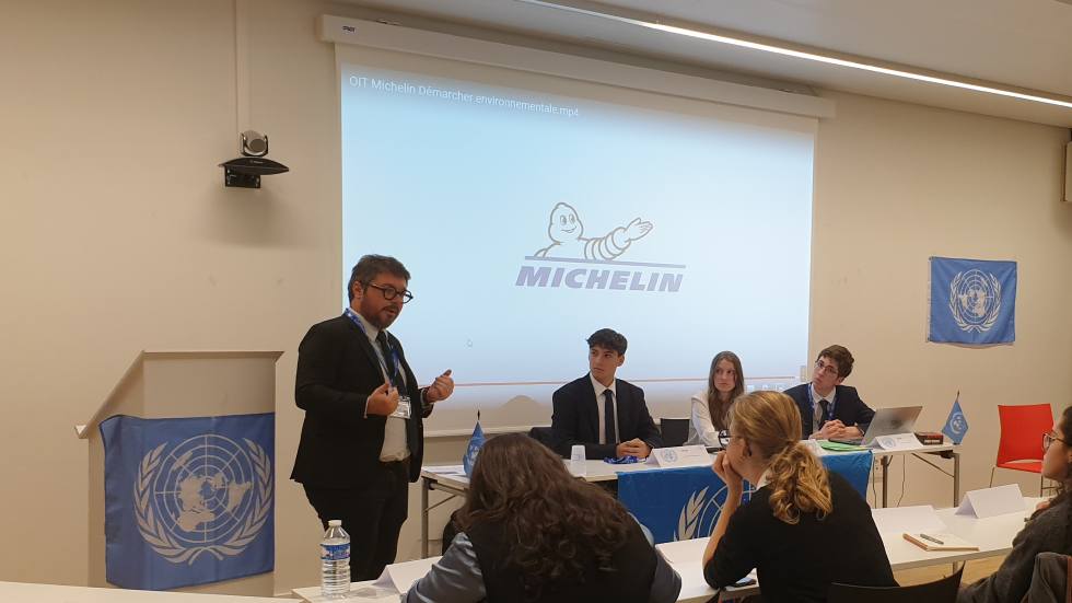 Antoine Sautenet directeur du développement durable de Michelin; lors d'une intervention au ClerMUN 2024 / Photo 7 Jours à Clermont