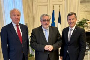 Unis contre le fléau de la drogue : B. Hortefeux, O. Bianchi, N. Daragon / Photo Ville de Clermont