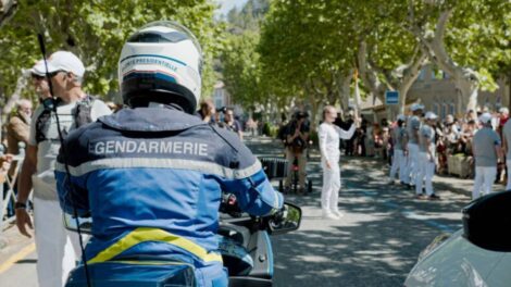 Motard et flamme olympique / Photo DR