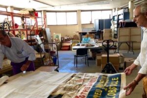 Bernard Vassy et Pierre Gabriel Gonzalez préparant une vente Michelin /Photo DR