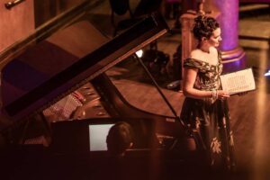 Chanteuse lyrique et pianiste / Photo ottawagraphics-Pixabay