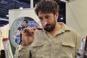 Rémi Lamerat, le nez dans le vin Photo Y. Meunier