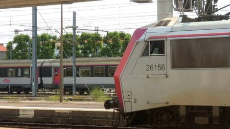 Une Sybic et une rame Intercités de la ligne Clermont-Paris / Photo 7 Jours à Clermont