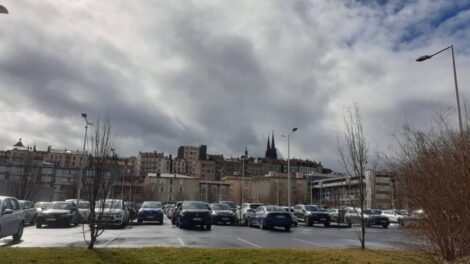 Parking Michelin proche de la rue Thibaud Thevenot / Photo 7 Jours à Clermont