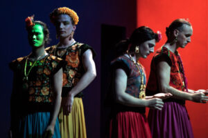 Sous les fleurs / Photo Frédéric Iovino