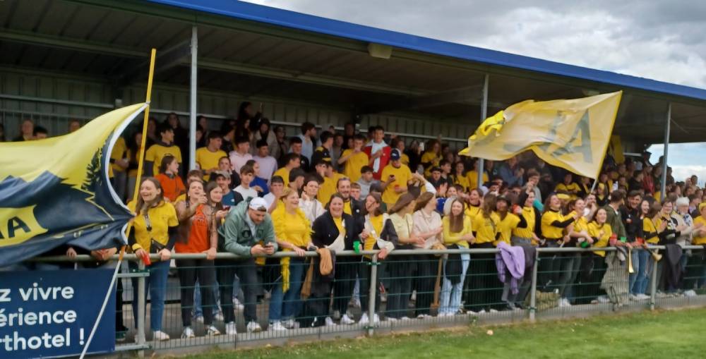 Supporters de Cisterne-la-Forêt / Photo Philippe Thivat