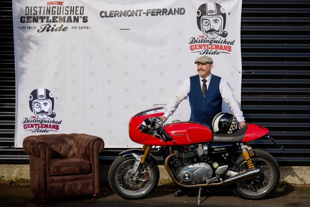 Lionel Valem, fidèle à sa moustache et à sa Triumph rouge / Photo DGR