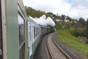 La 140 C 27 en tête du Thermal Express à Royat / Photo 7 Jours à Clermont