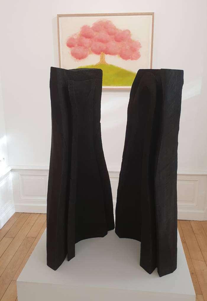 Two figures, Érable carbonisé et Cherry / David Nash Photo 7 Jours à Clermont