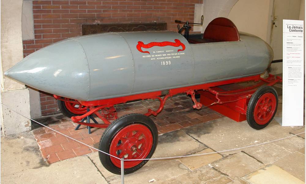 Une reine au château de Compiègne. © Musée national de la Voiture et du Tourisme