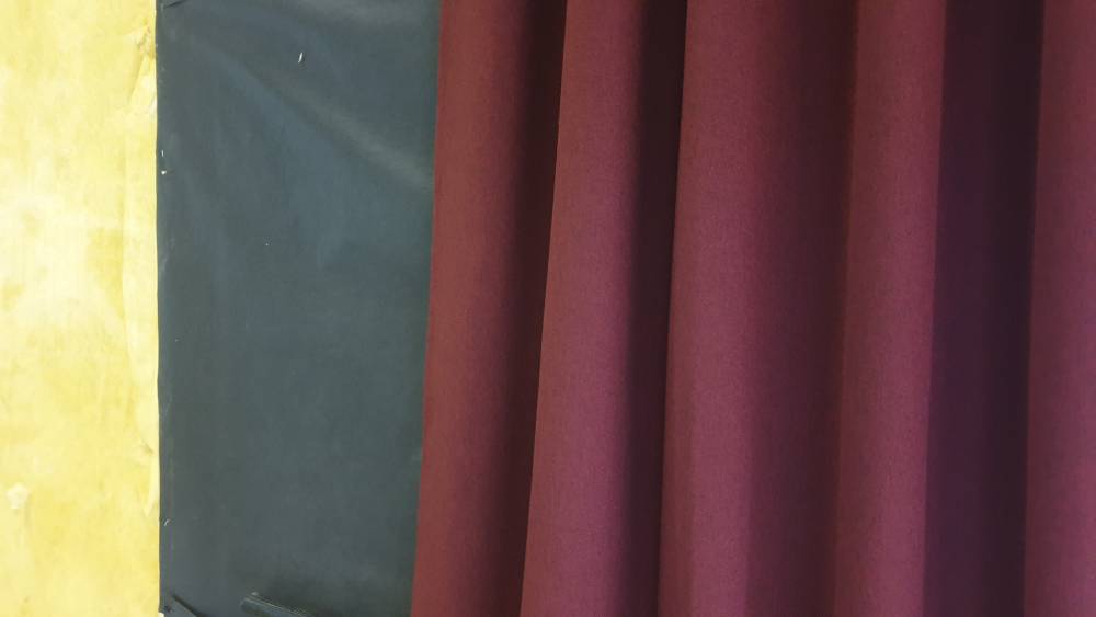 Bientôt un tissus rouge plissé habillera la salle du Rio / Photo 7 Jours à Clermont