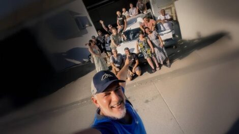 Kevin, Jeff, le C15 et les 15 propriétaires / Photo Wazoo