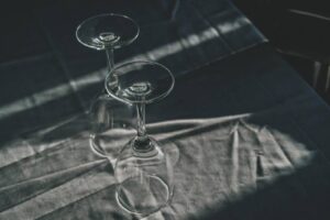 Table / Photo Antonio Cansino-Pixabay