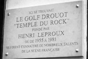 Plaque du Golf Drouot Photo Sweetblues-Wikipédia CC BY-SA 4.0