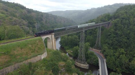 Sur un viaduc Eiffel / Photo Train à Vapeur d'Auvergne