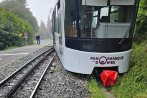 Le Panoramique des Dômes après son déraillement / Photo TC Dôme