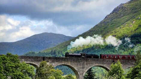 Poudlard Express, train d'Harry Potter Photo Greg Montani- Pixabay