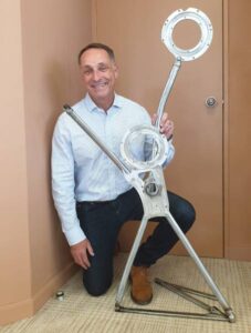 Cyril Guillet et sa sculpture _Championne / Photo 7 Jours à Clermont