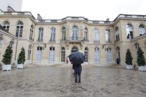 Grande cour de l'Hôtel Matignon Photo ScareCriterion12 Wikipédia sous Licence 4.0 Int
