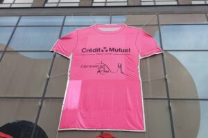 T-Shirt géant Clermont en Rose / Photo 7 Jours à Clermont