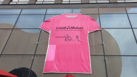 T-Shirt géant Clermont en Rose / Photo 7 Jours à Clermont