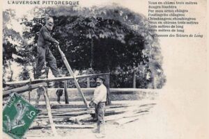 Nous, les scieurs de long, « en chions trois mètres Bougra fouchtra »... CPA Coll. Louis Françoise Saugues