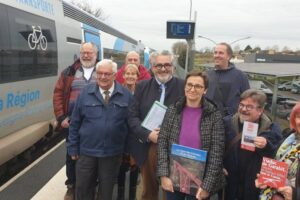 Représentants de 7 Collectifs d'usagers du train / Photo 7 Jours à Clermont