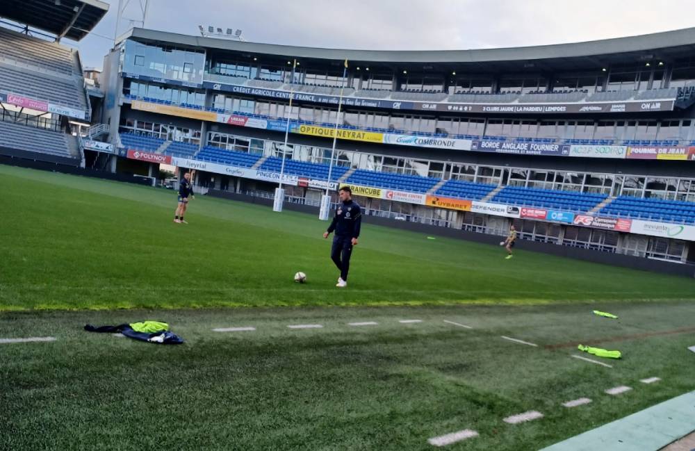S. Bézy sur la pelouse du stade de l'ASM Photo P.Thivat