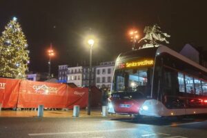 Trambus Hess au pied du sapin Photo 7 Jours à Clermont