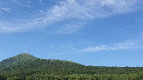Le puy de Dôme depuis la fontaine du Berger / Photo 7 Jours à Clermont