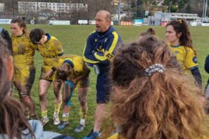 Vincent Fargeas et les filles de l'ASM à l'issue du match ASM Toulouse Photo Philippe Thivat
