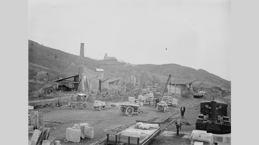 Carrière d'exploitation de la pierre de Volvic Photo Archives départementales