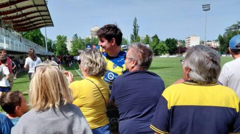Lucas Dessaigne avec les supporters Photo P. Thivat