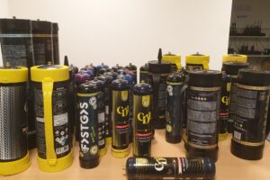 Une partie des bonbonnes de protoxyde d'azote récemment ramassées sur la voie publique / Photo 7 Jours à Clermont