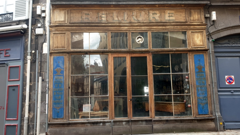 Devanture anciène rue de la Treille Photo 7 Jours à Clermont (1)