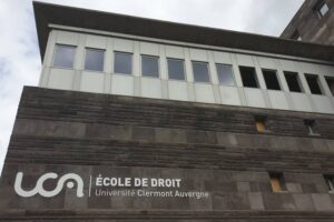 Façade Ouest de la Faculté de Droit - Photo 7 Jours à Clermont