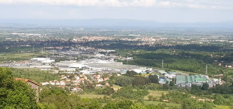 Vue générale de l'usine Volvic Photo 7 jours à Clermont