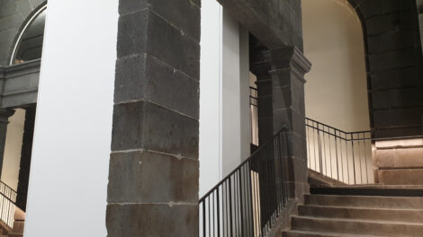 Grand escalier du FRAC