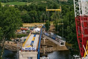 Travaux passerelle à Cournon Photo Ludovic Mouveau
