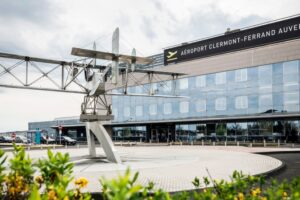 Aeroport Clermont Ferrand Auvergne Photo Vinci Airports