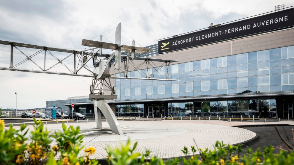 Aeroport Clermont Ferrand Auvergne Photo Vinci Airports