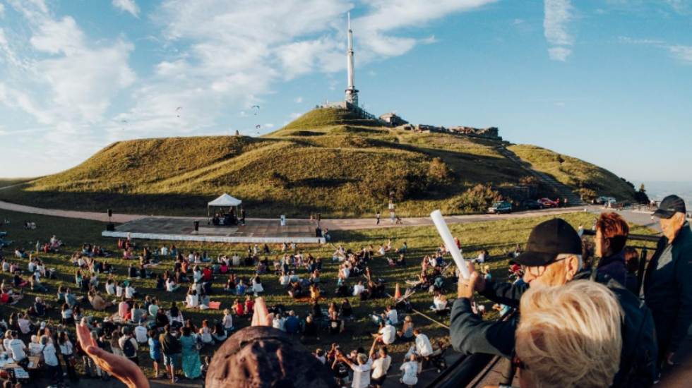 Evenement de la ligue contre le cancer au sommet du puy de Dôme Photo Thomas Perrin