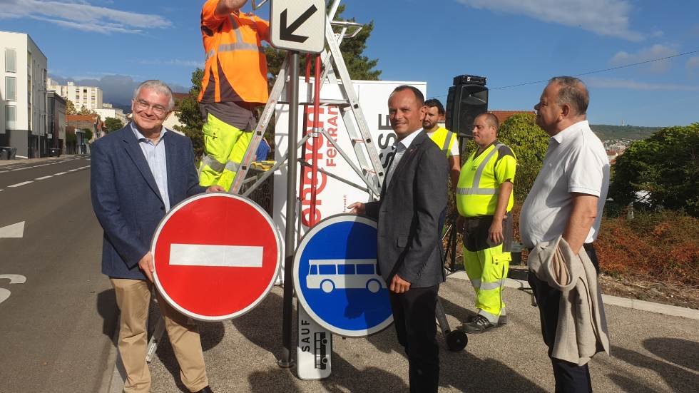 F. Merlet, J. Bony et S. Renier rouvrent la circulation de la rue de l'Oradou / Photo 7 Jours à Clermont