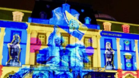 Façade de l'opéra habillée en 2019 par es Allumeurs de Rêves / Photo Les Allumeurs de Rêves