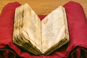 Manuscrit de Perceval ou le Conte du Graal de Chrétien de Troyes Photo Clermont Auvergne Métropole