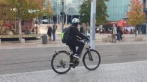 Cycliste circulant sur une zone piétone Photo 7 Jours à Clermont